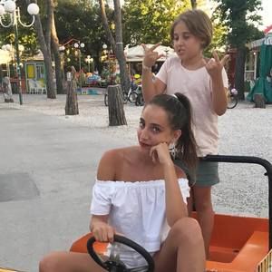 Meet your Posher, Layla